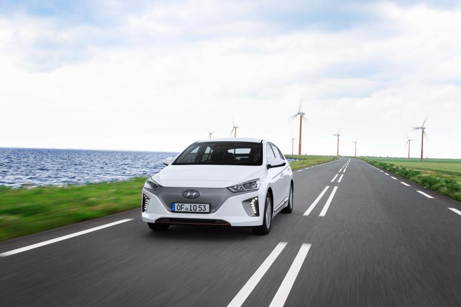  Hyundai IONIQ electric 2016 года  (WW) (фото 7 из 41)